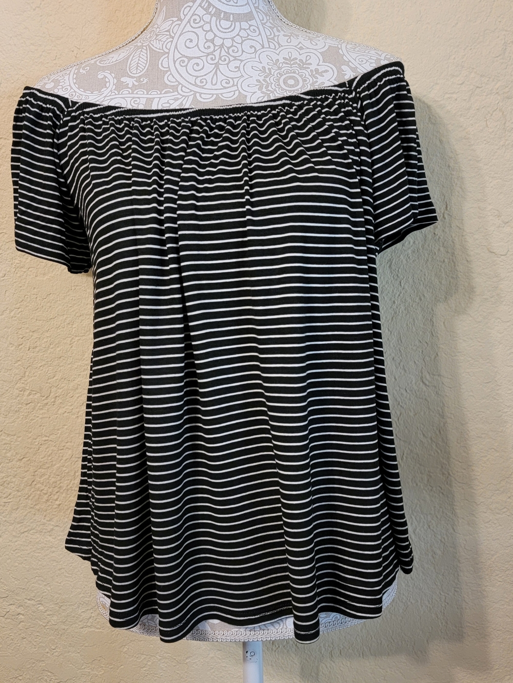 Socialite Black and White Striped Off-Shoulder Top Sz M